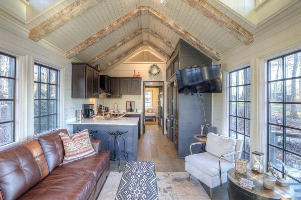 Magical Tiny Cottage with Lovely Outdoor Living in Tennessee House in Tennessee