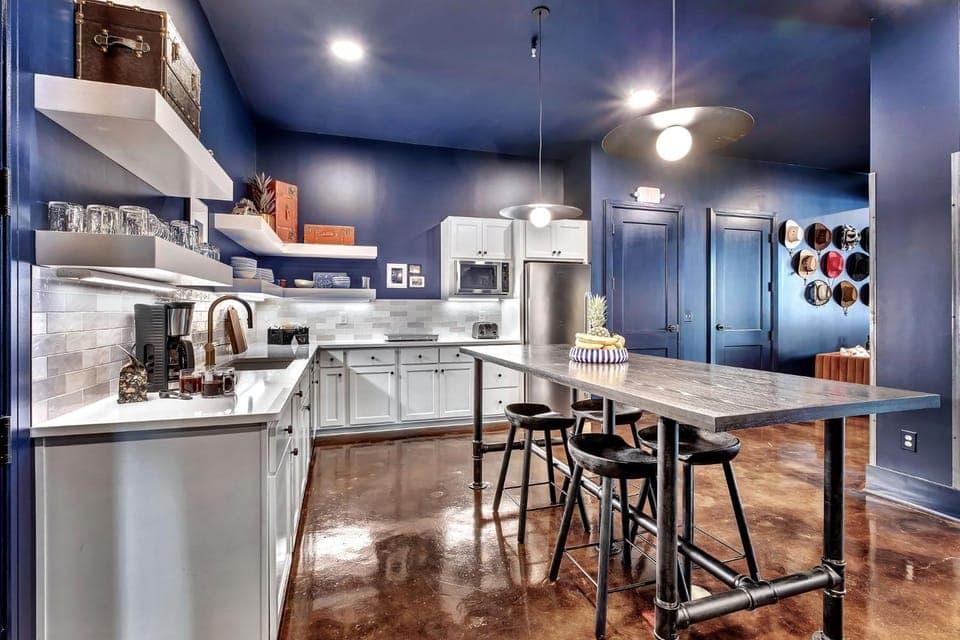 Kitchen or kitchenette, dishwasher, oven, stove