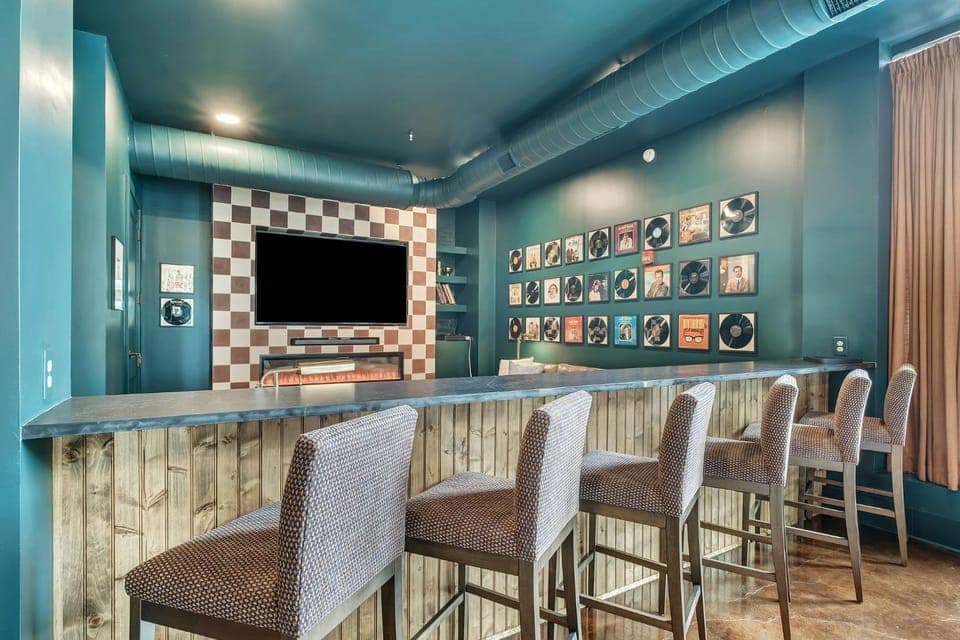 TV and multimedia, Living room, Seating area, Evening entertainment