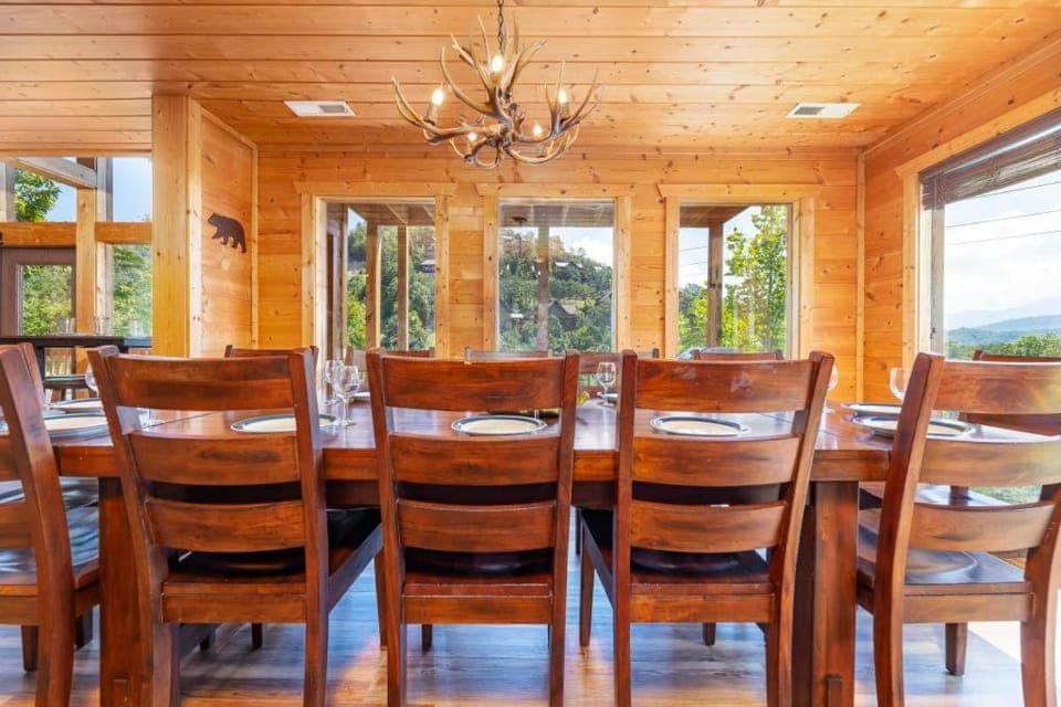 Almost Heaven, free tickets, no catch! Chalet in Pigeon Forge