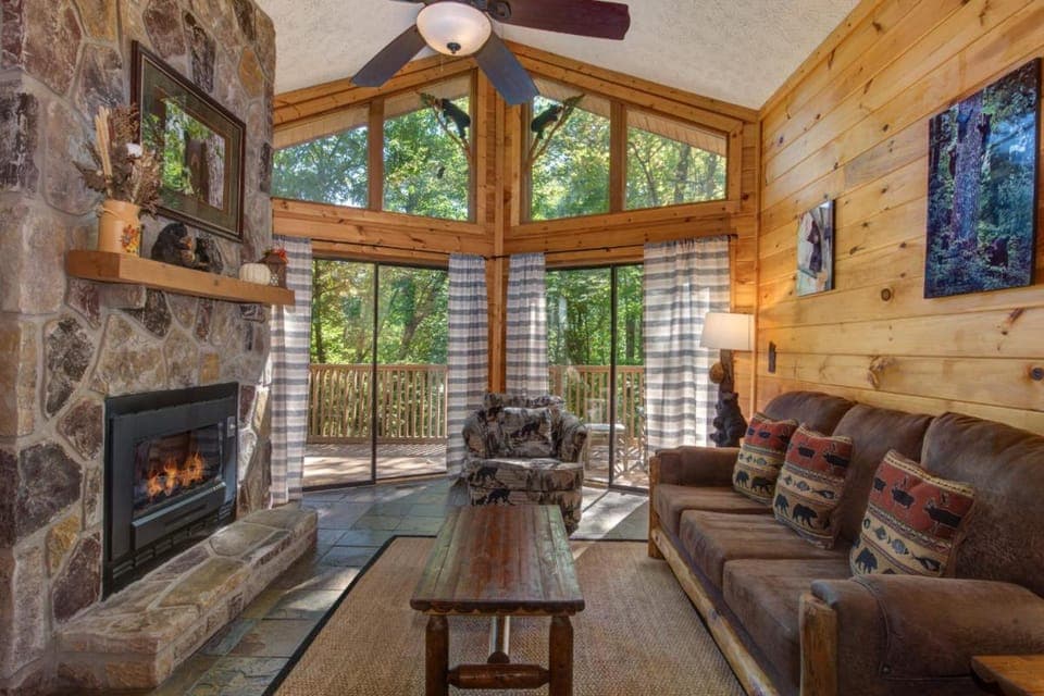 Honey Bear Hideaway by Avada Properties House in Gatlinburg
