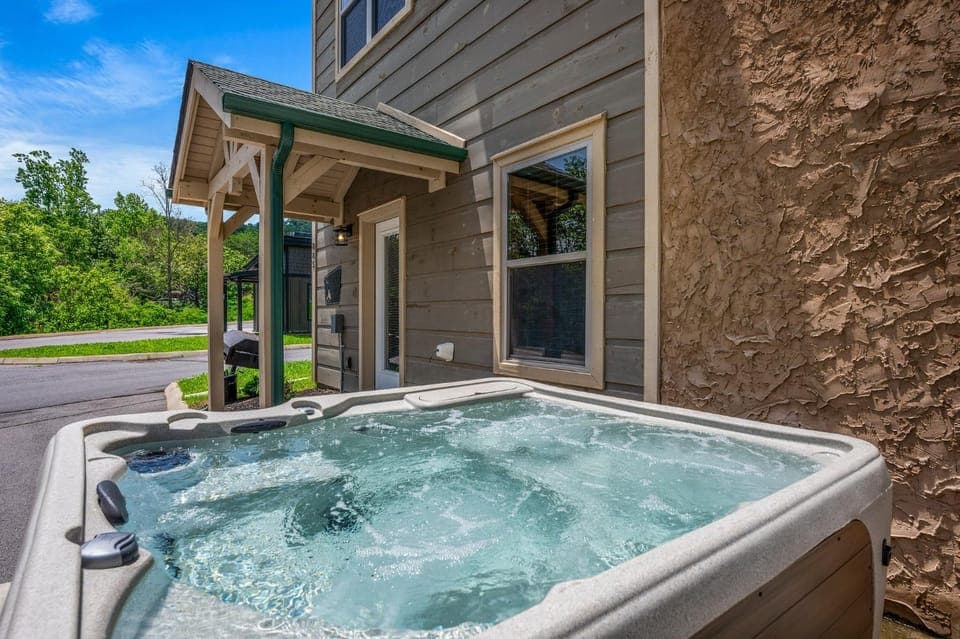 Bear Family Cabin by Avada Properties Cabin in Pigeon Forge