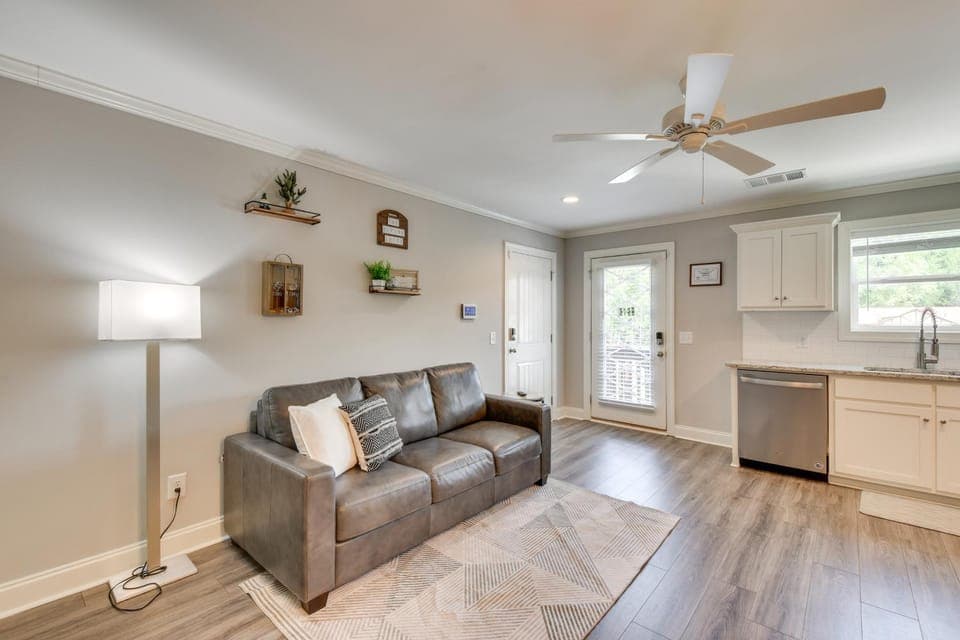 1 Block to Main St & River: Downtown Helen Condo House in Helen