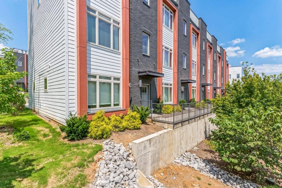 Boho Townhome for 12 Close to DT House in Nashville