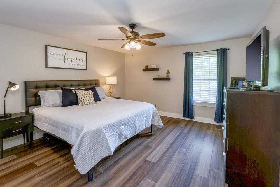 Centrally Located Cozy Pet Friendly Cottage House in Nashville