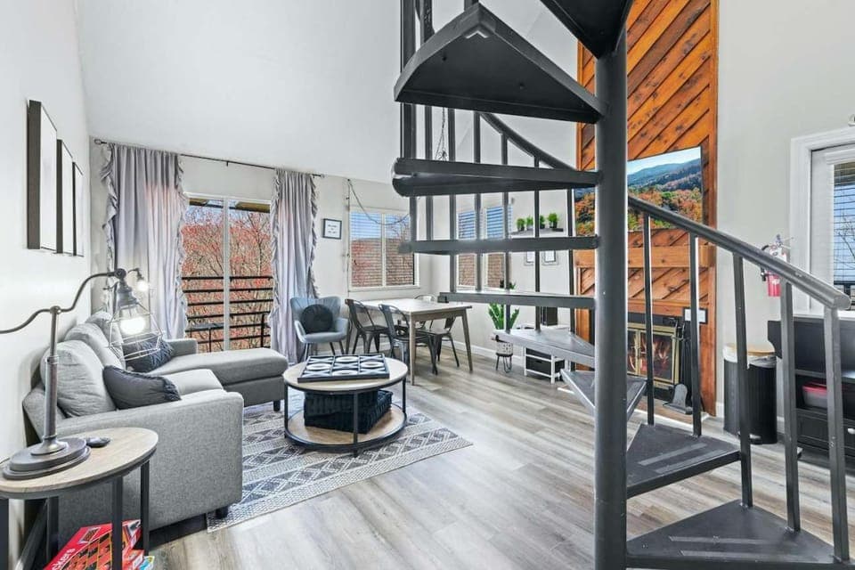 The Loft Picturesque Condo for 6 with Epic Views House in Gatlinburg