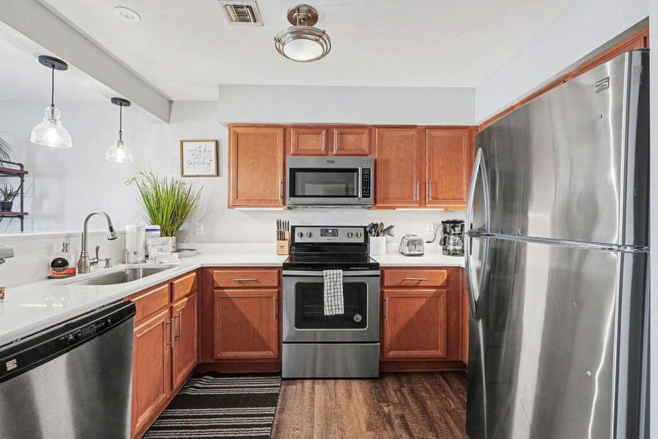 Riverfront Charm - A Scenic Downtown Stay for 6 House in East Nashville