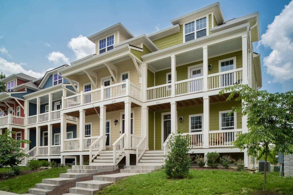 Cumberland Emerald - Walk to Dining House in Old Hickory