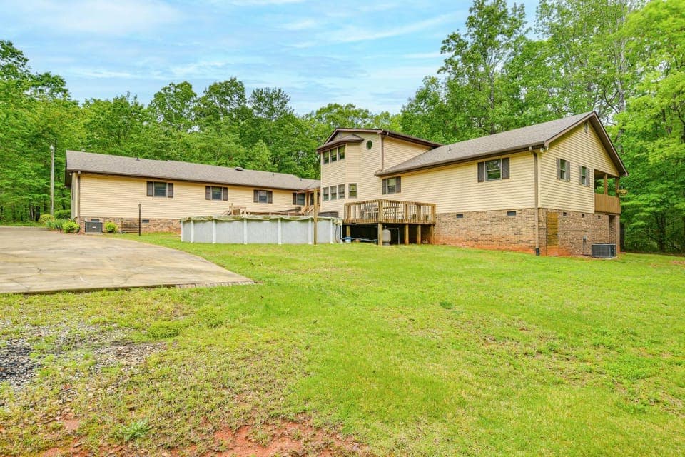 5 Mi to Lake Robinson: WFH-Friendly Home w/ Pool House in Greer