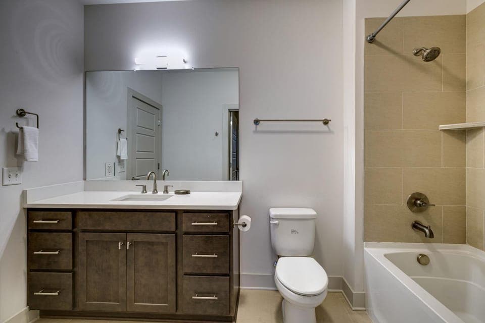 Quiet Condo - Prime Locale within mins to DT House in East Nashville
