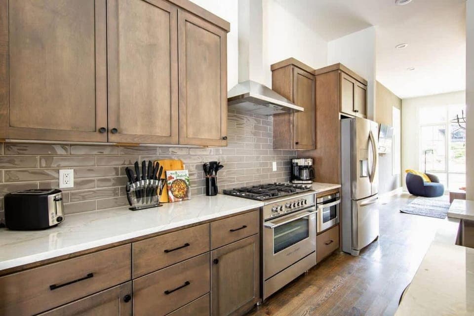 Coffee/tea facilities, Kitchen or kitchenette, oven, stove, toaster