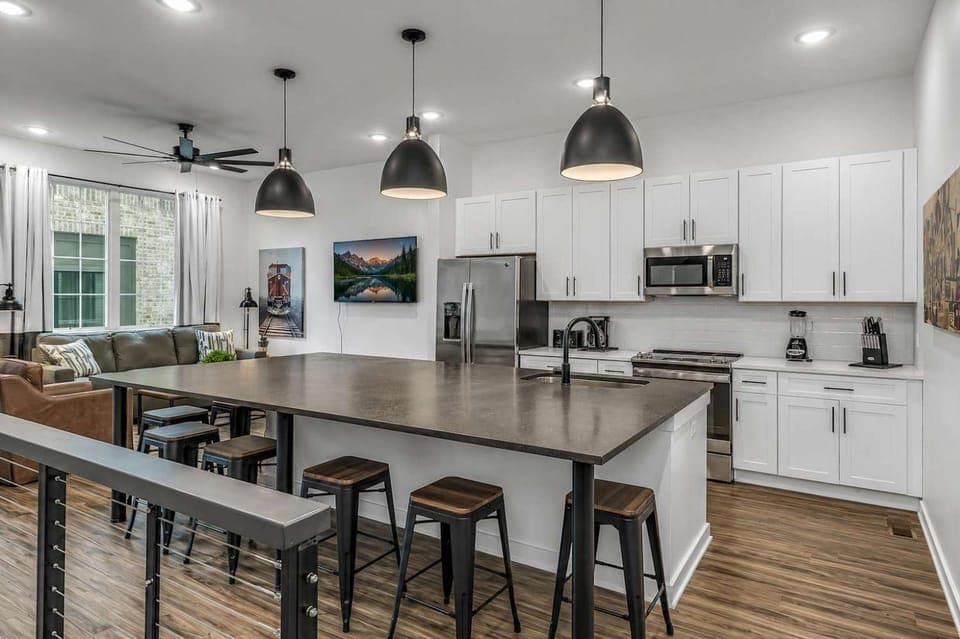 Kitchen or kitchenette, Dining area