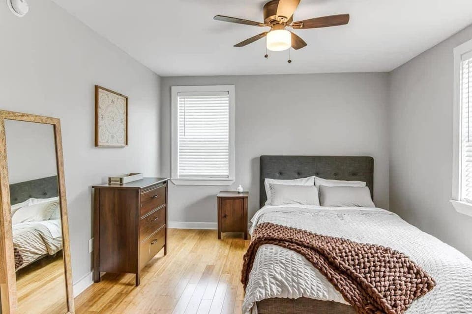 Bed, Photo of the whole room, Bedroom, wardrobe