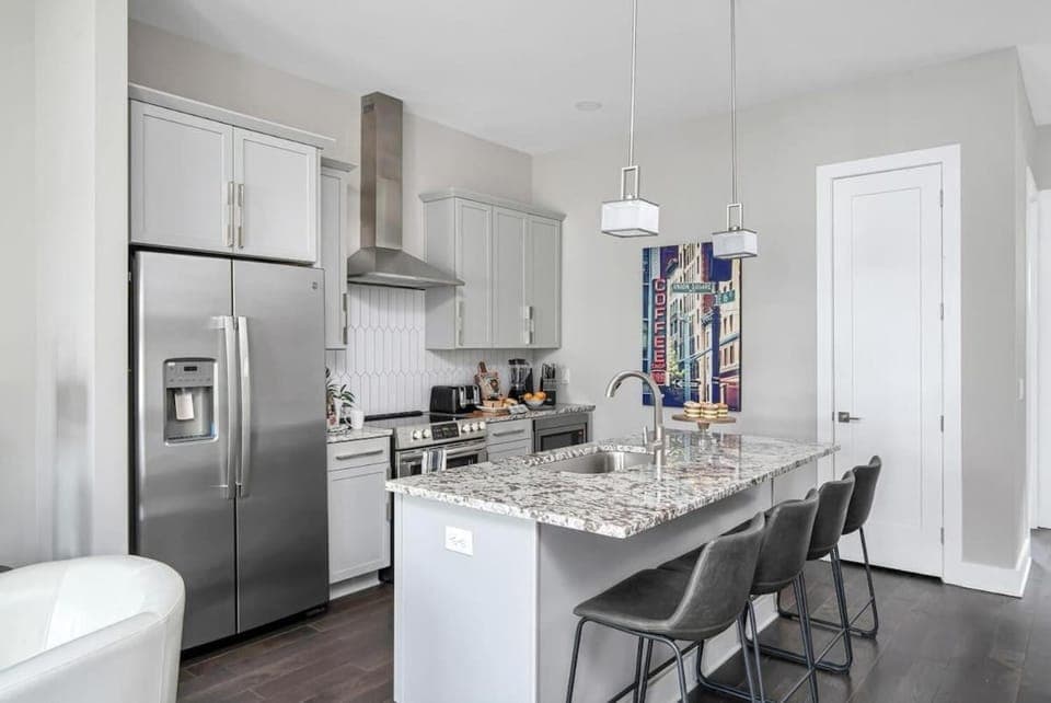 Kitchen or kitchenette, Seating area