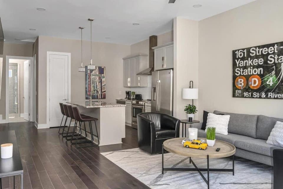 Kitchen or kitchenette, Living room, Seating area