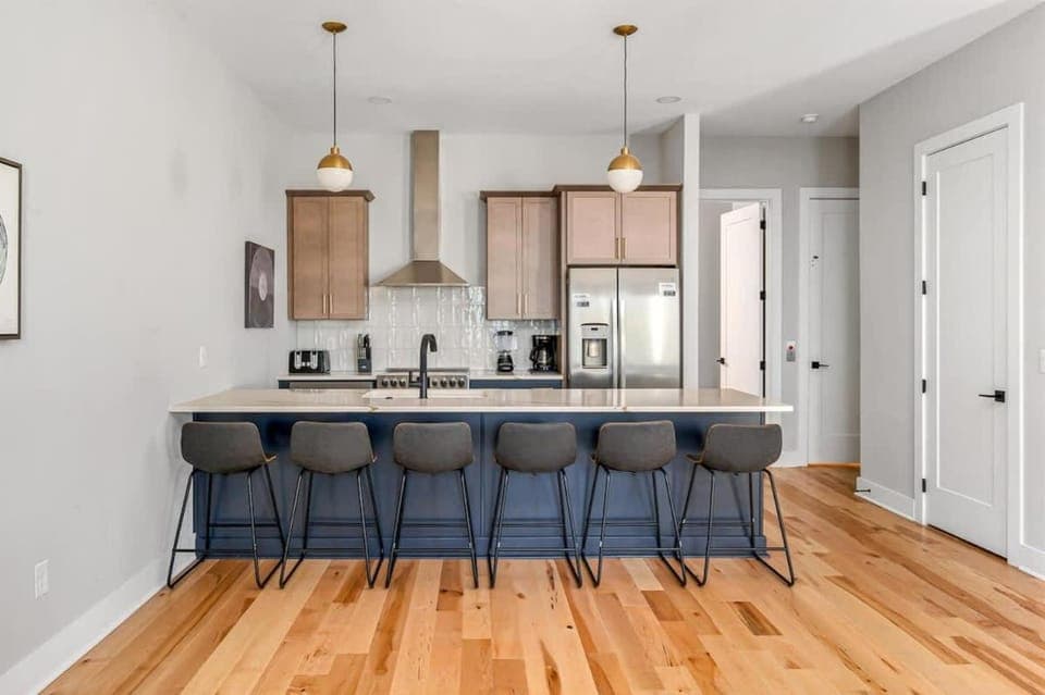 Kitchen or kitchenette, Seating area