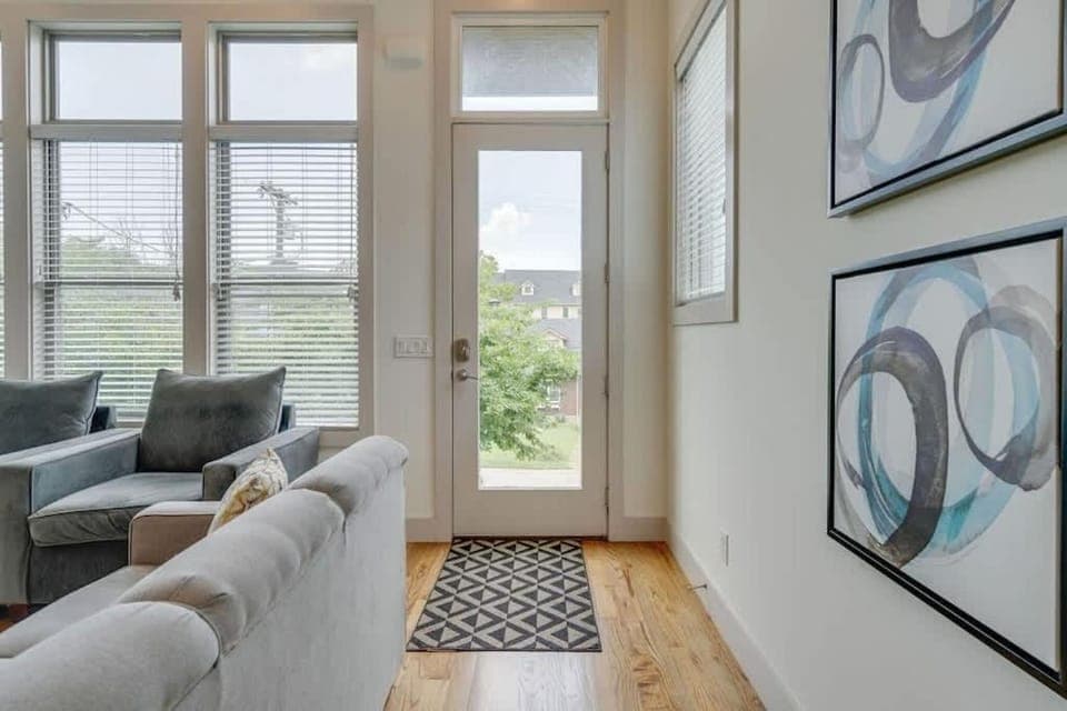 Facade/entrance, Living room, Seating area