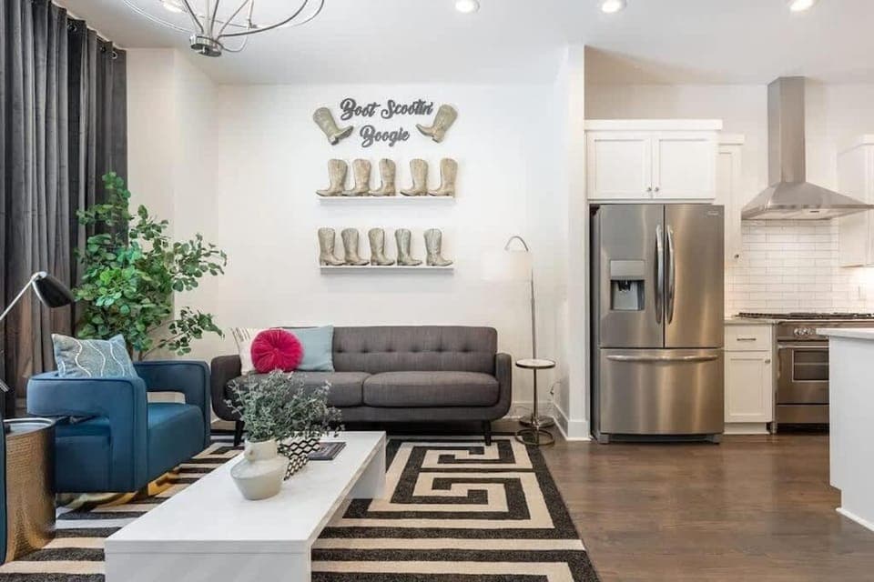Kitchen or kitchenette, Living room, Seating area
