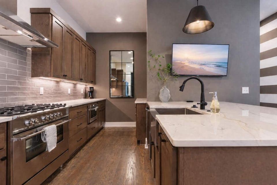 TV and multimedia, Kitchen or kitchenette, dishwasher, oven, stove, toaster