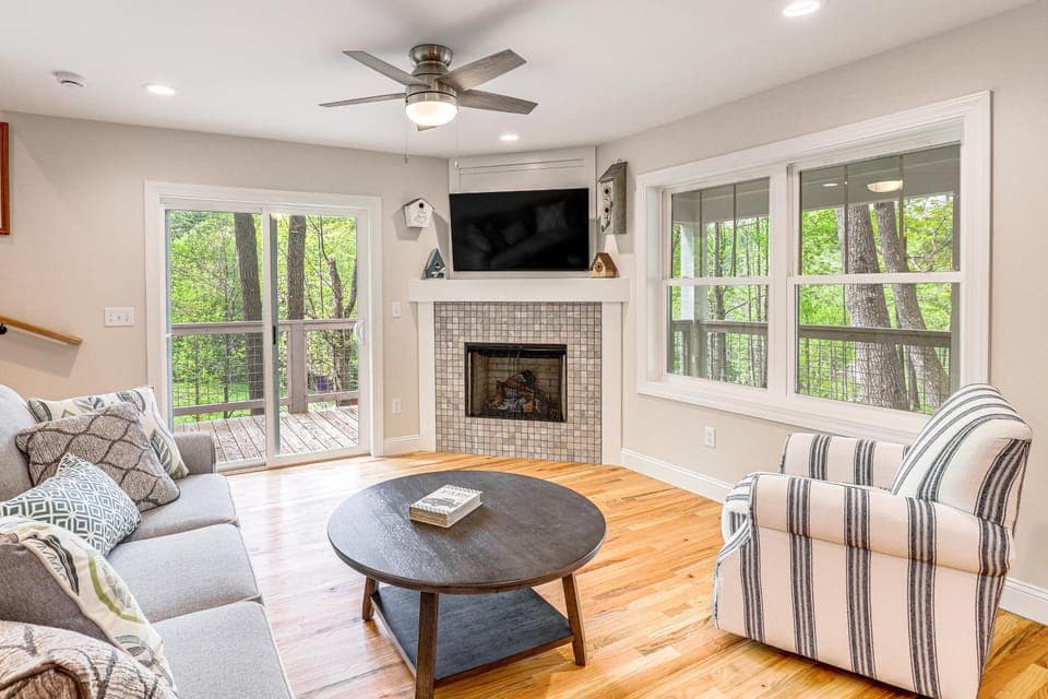Farm On-Site: Mtn-View Cottage in Hendersonville! House in Flat Rock