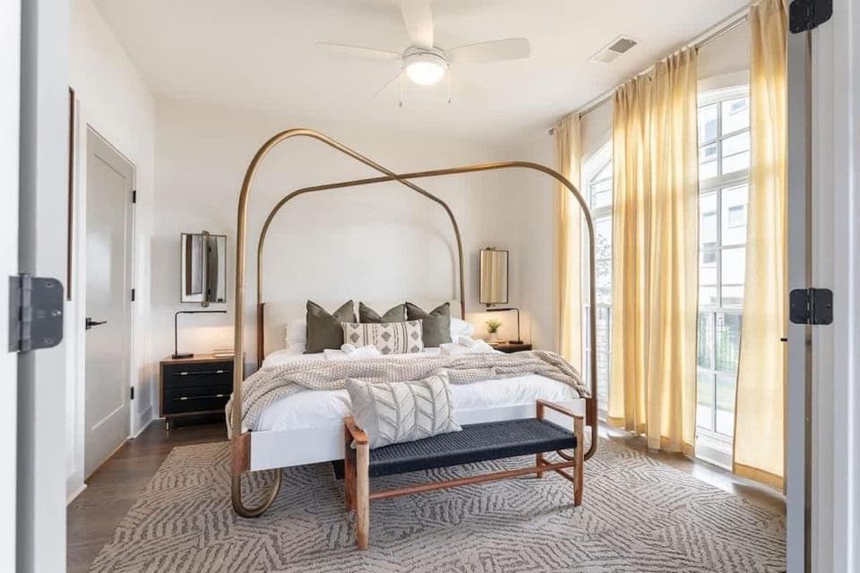 Bed, Photo of the whole room, Bedroom