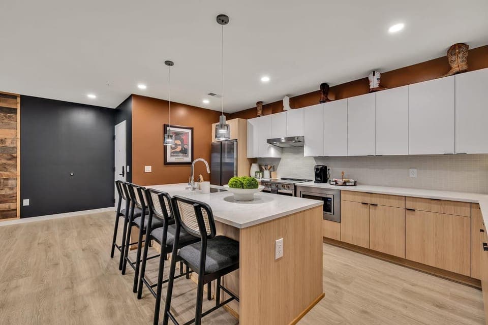 Boots on Broadway in Downtown Nashville with Parking, Pool, Gym Apartment in The Gulch