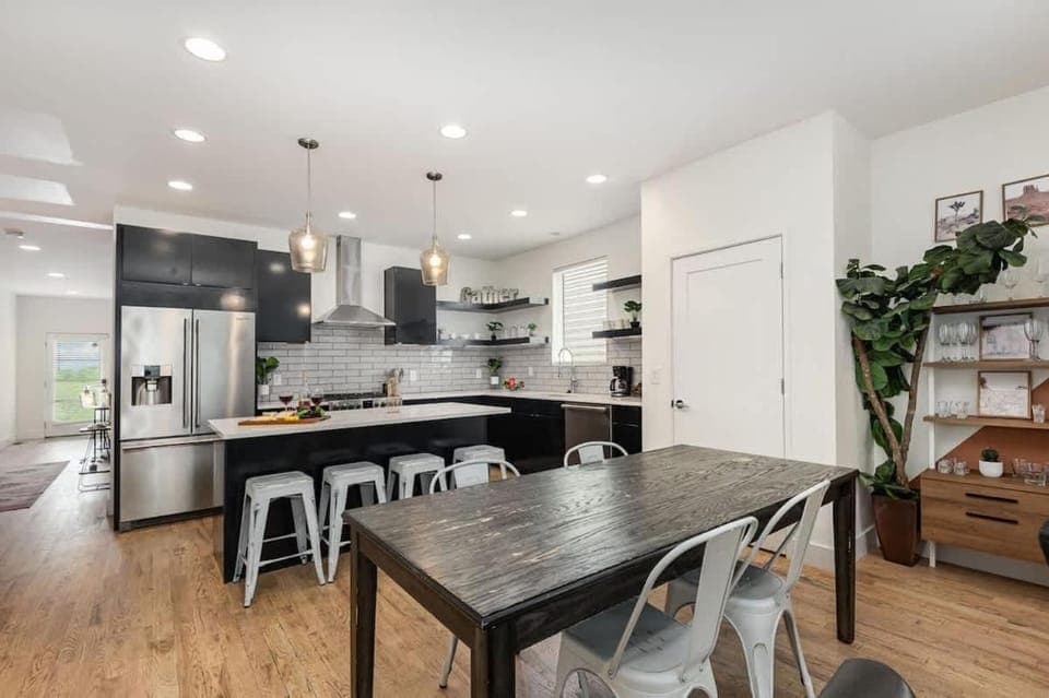 Citrine-Private Patio & Balcony-Near Germantown House in East Nashville