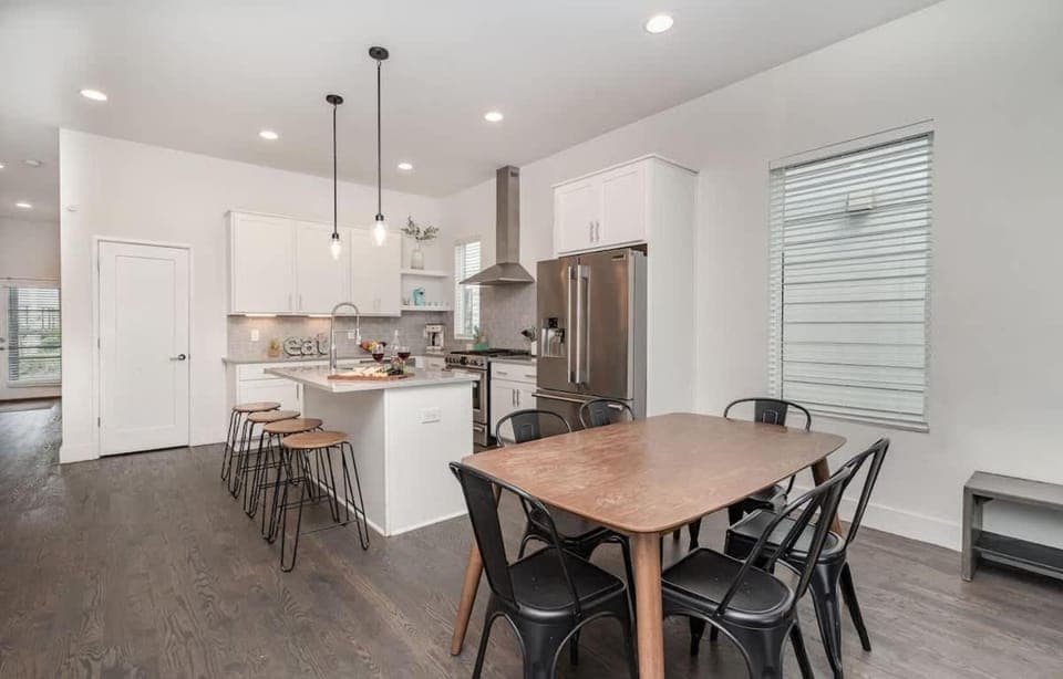 Double Time - Ping-Pong Table - Mins to Germantown House in East Nashville