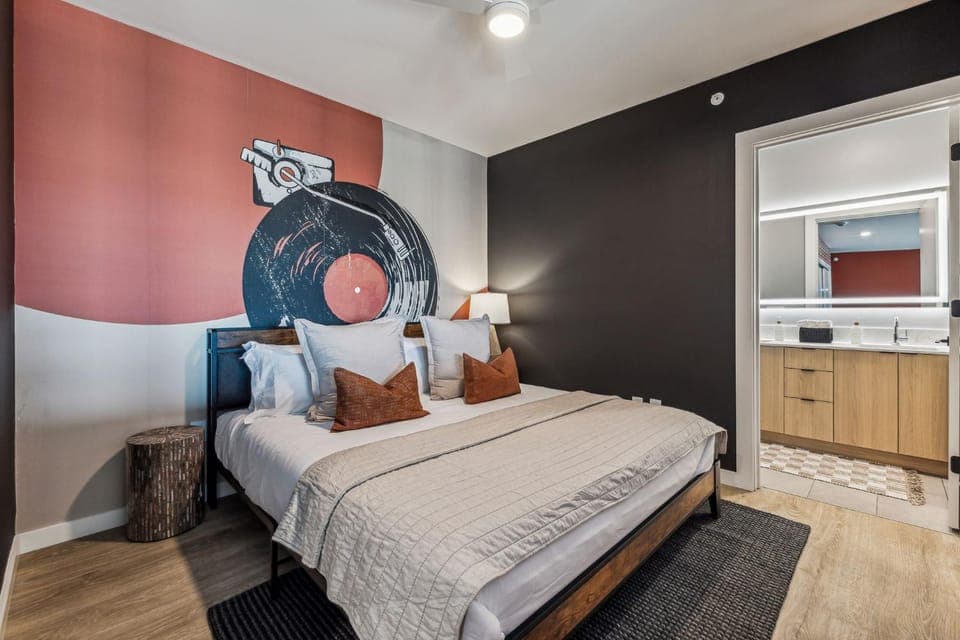 Grand Ole Nashville- Walk to Broadway & Honky Tonks! Apartment in The Gulch
