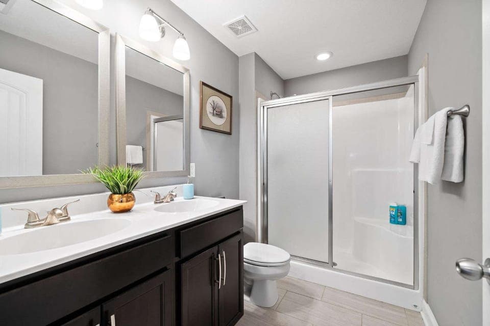 Mins to Downtown & Ft Campbell - Lux at Lancelot House in Clarksville