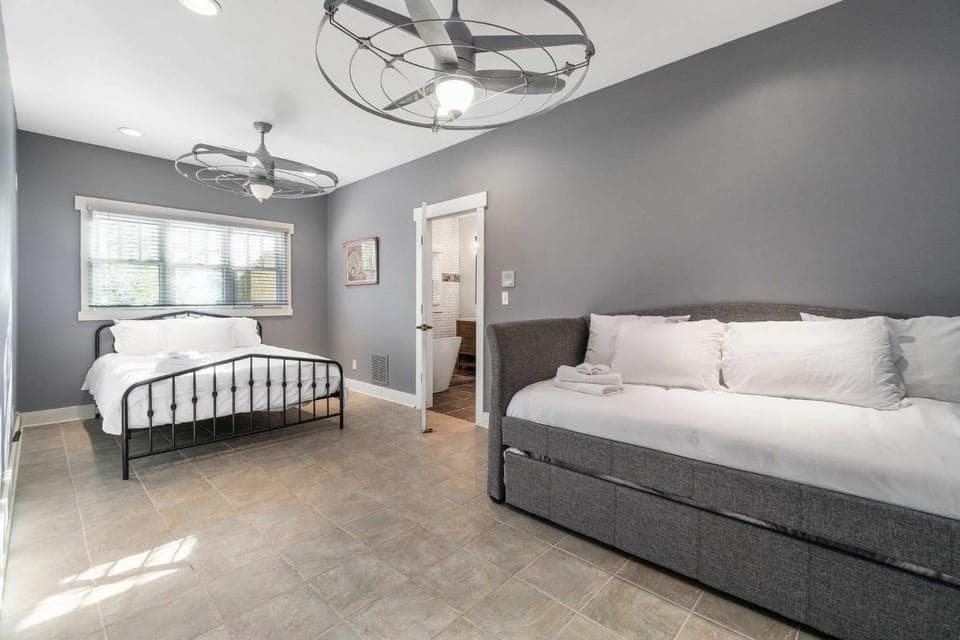 5 Minutes to Campbell - Clarksville Craftsman House in Clarksville