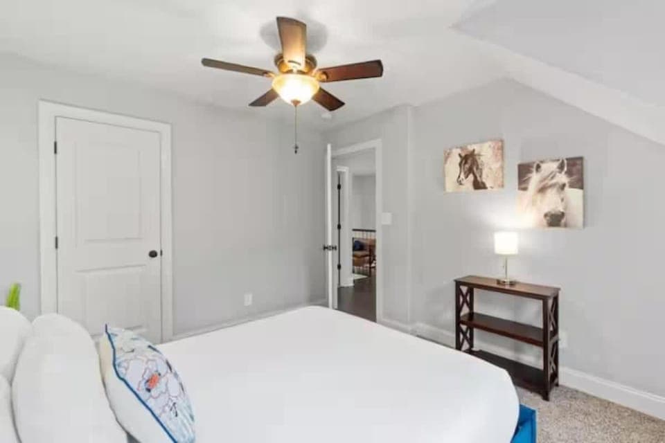 Mins from Downtown - Campbell Carriage House Apartment in Clarksville