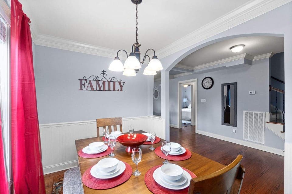Near Campbell & Downtown - Cottage & Carriage House House in Clarksville