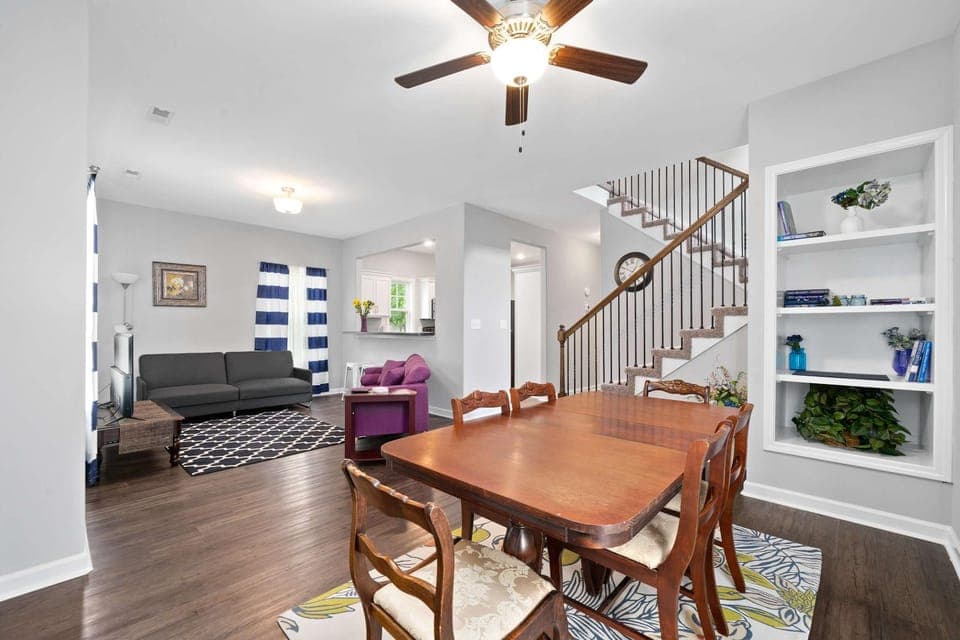 Minutes from Downtown - The Comfy Navy Nestler House in Clarksville
