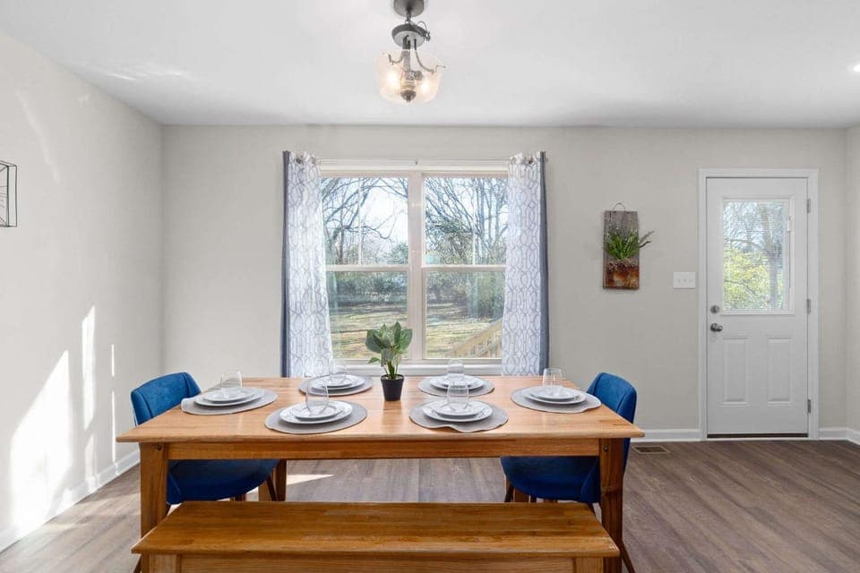 1-Mile to Downtown Clarksville Queen-City Charmer House in Clarksville