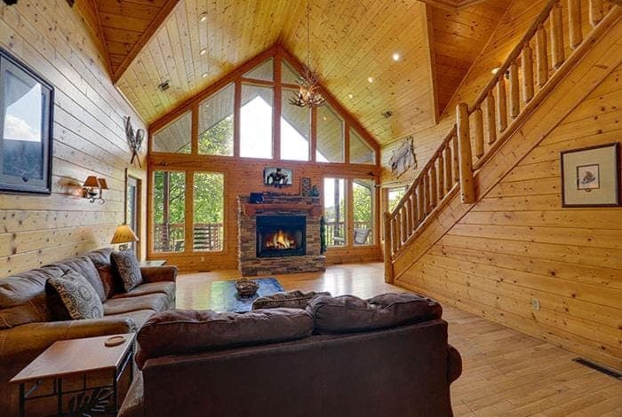 Mountain Theater Lodge by Venture Smoky Mountains House in Sevier County