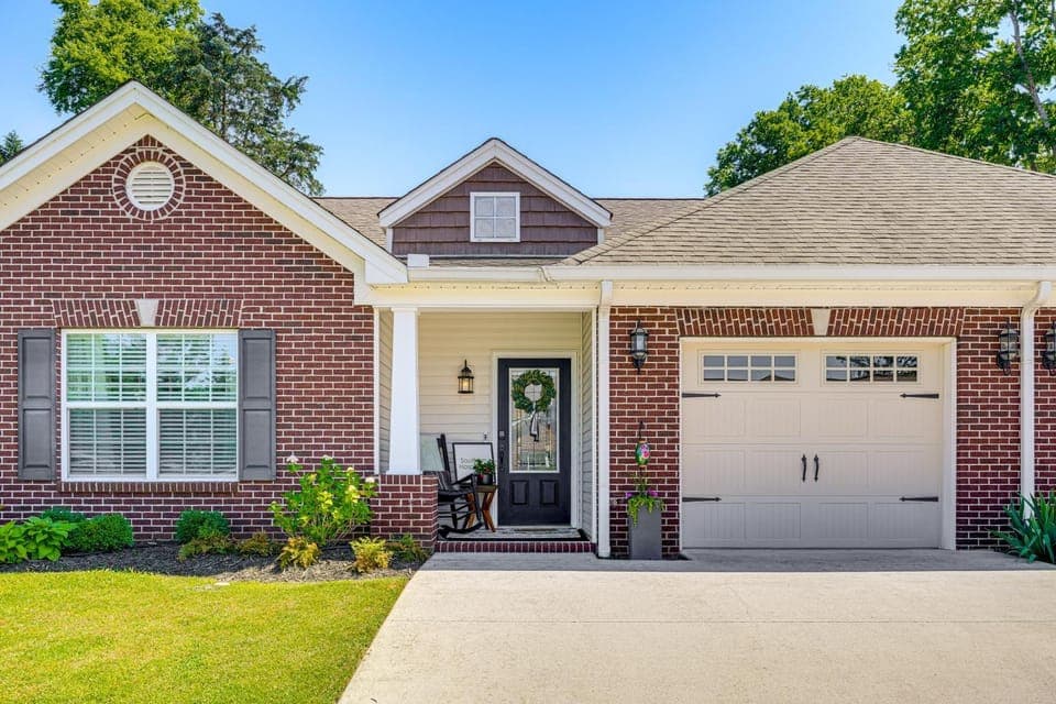 Private Patio: Residential Condo in Cleveland! House in Cleveland