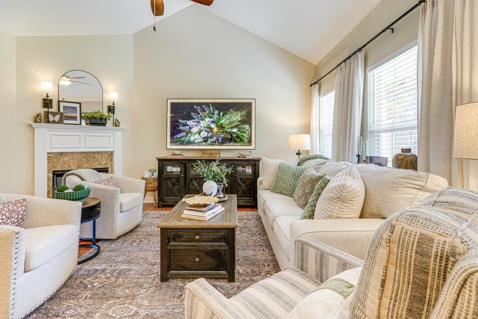 Private Patio: Residential Condo in Cleveland! House in Cleveland