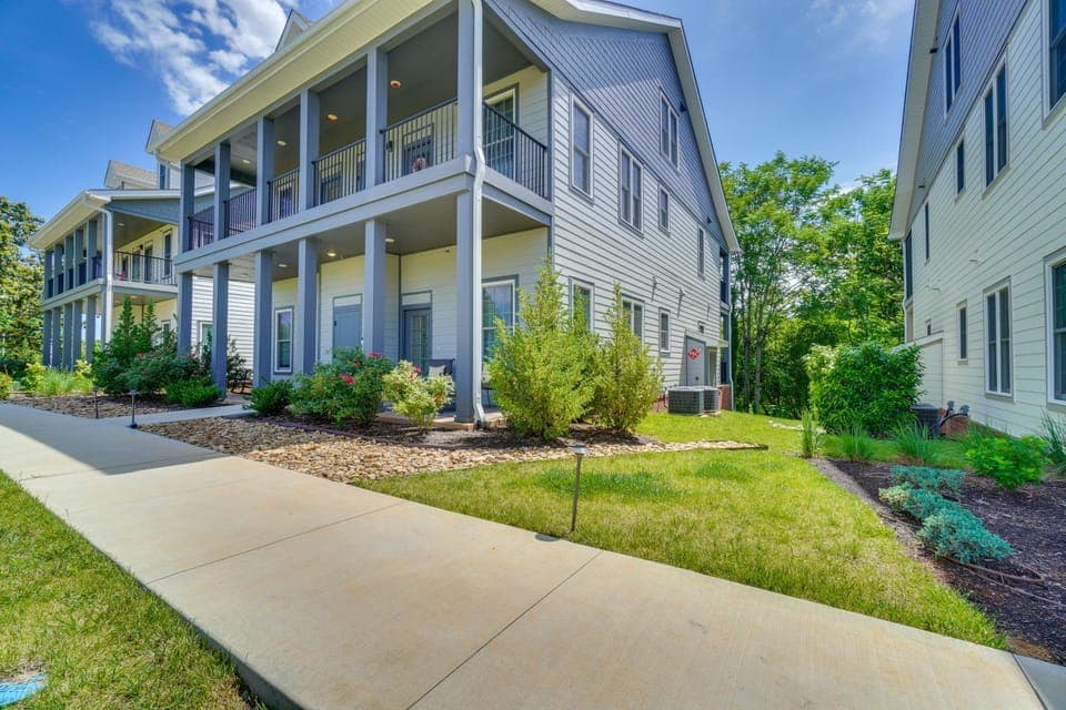 Walk to Historic Maryville: True Southern Getaway! House in Maryville