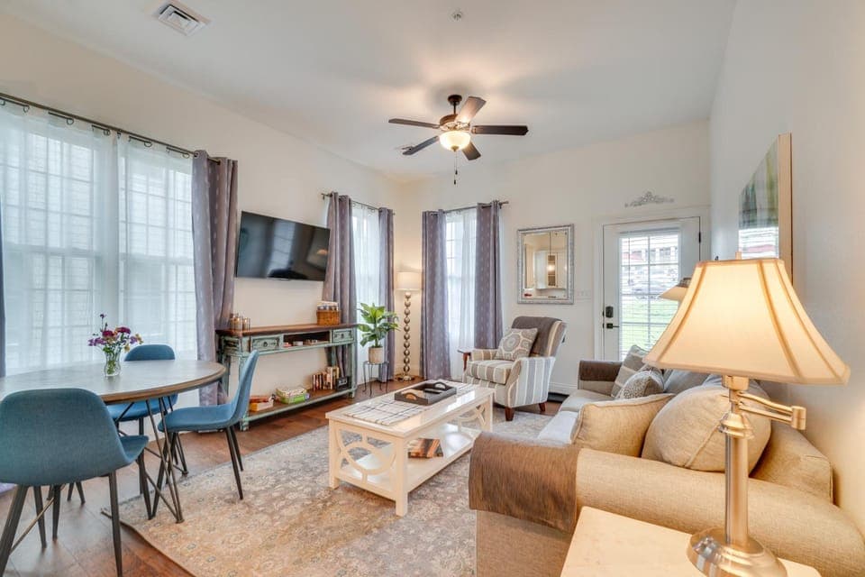 Walk to Historic Maryville: True Southern Getaway! House in Maryville