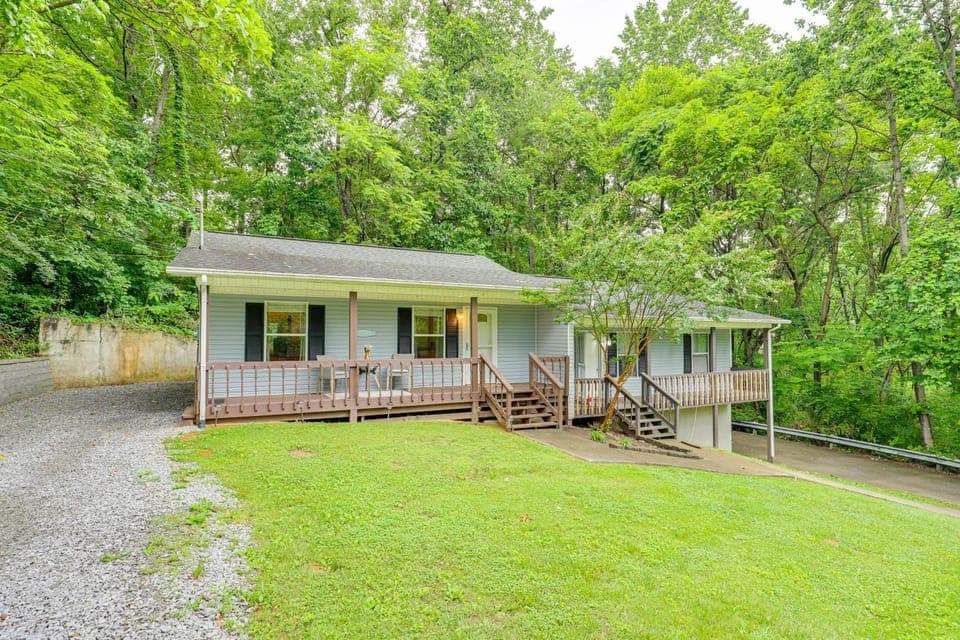 3 Mi to Cherokee Reservoir: ‘Blue Haven Bungalow’ House in Morristown