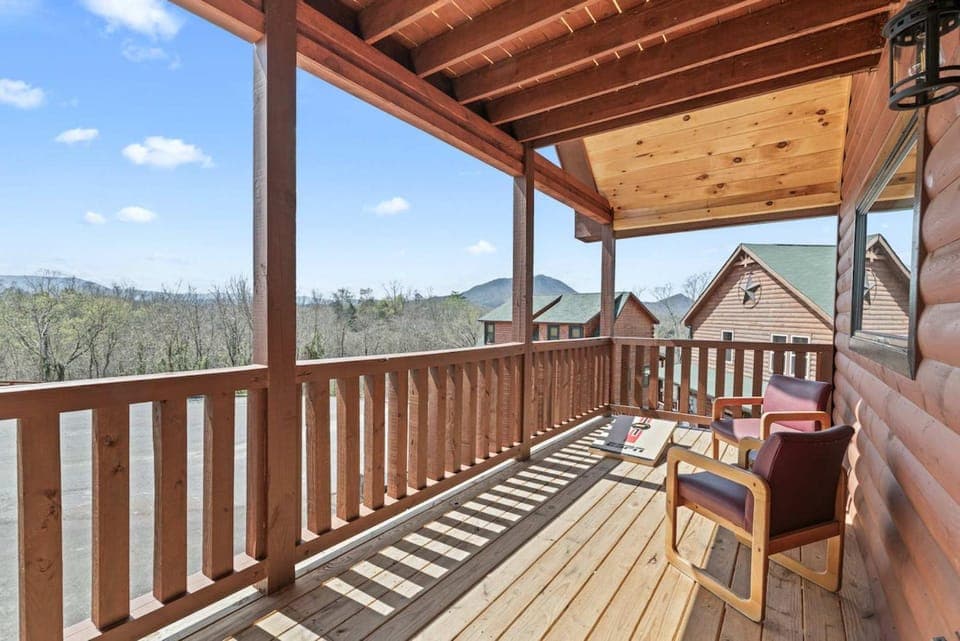 Mountain Retreat with Hot Tub & Games Sleeps 10 House in Sevierville