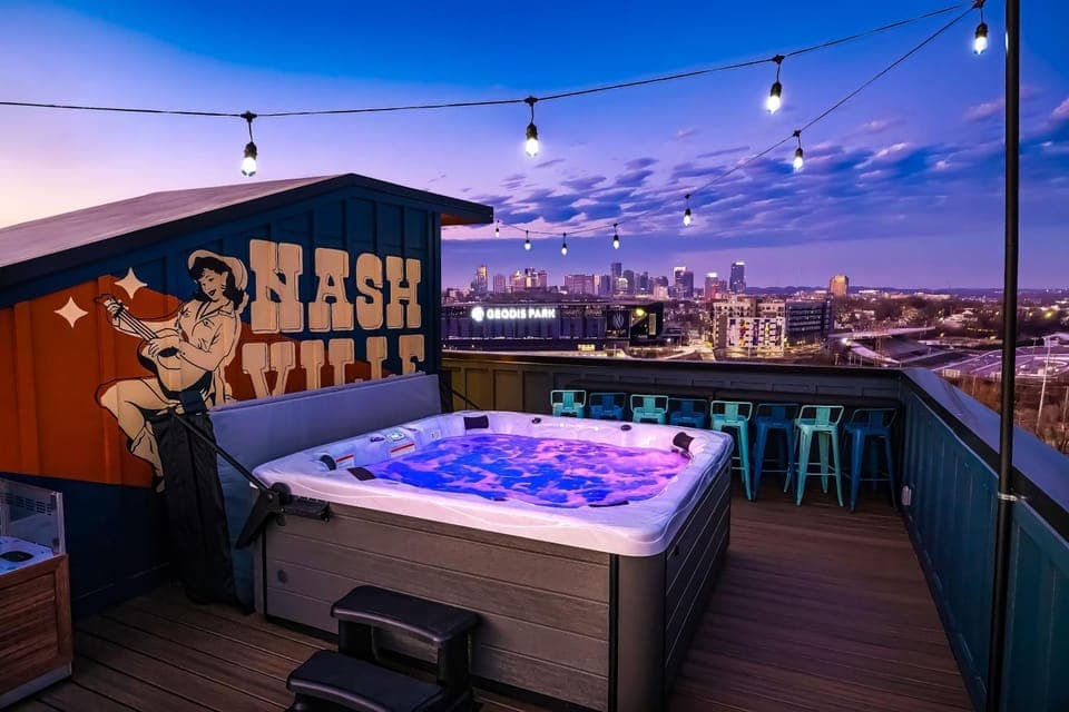 4 Rooftop Decks 4 Hot Tubs Game Rooms & Sauna House in Berry Hill