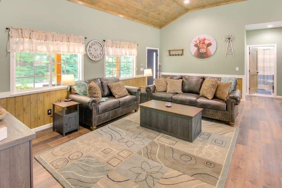 15 Mi to Pigeon River Rafting: Newly Built Cabin! Cabin in Douglas Lake