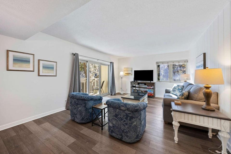 Sea Pines Escape 2BR Villa with Balcony & Golf View Villa in Hilton Head Island