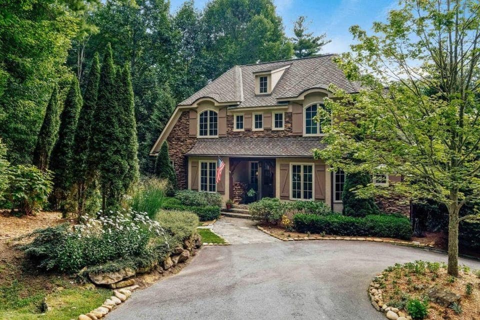 Cashiers Lux Mountain Home - Large Fire Pit House in Lake Glenville