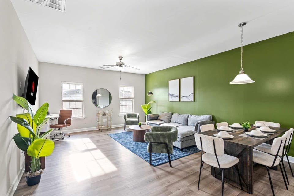Upscale King 3BR Townhouse in Pineville House in Pineville