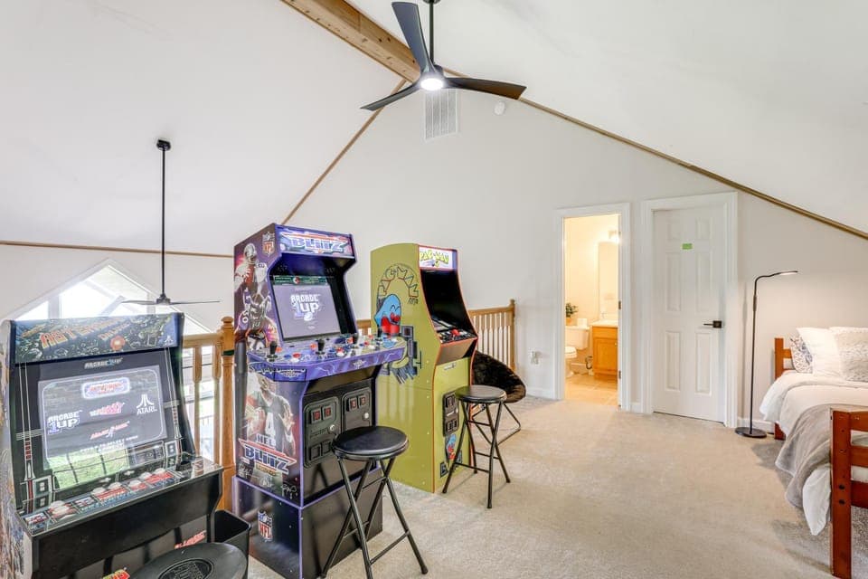 Family Fun in Sugar Mtn! Mountaintop Gem w/ Views House in Sugar Mountain