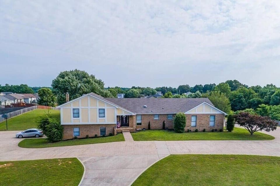 The Loft 1335 Whitt Ln House in Clarksville