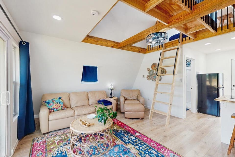 3 Mi to Lake Murray: Dog-Friendly Cabin w/ Deck Cabin in Lake Murray